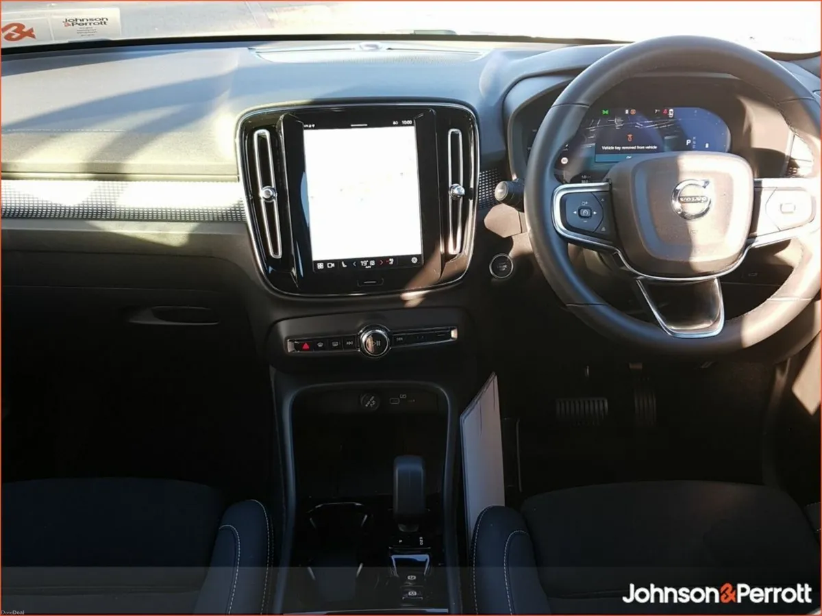 Volvo XC40 2.0 B3 163bhp MHEV Plus Dark (Rear Came - Image 2