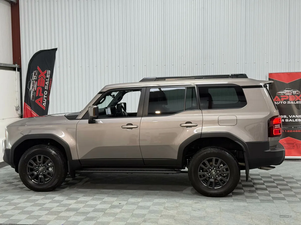 Toyota Land Cruiser 2.8 diesel 7 seater - Image 5