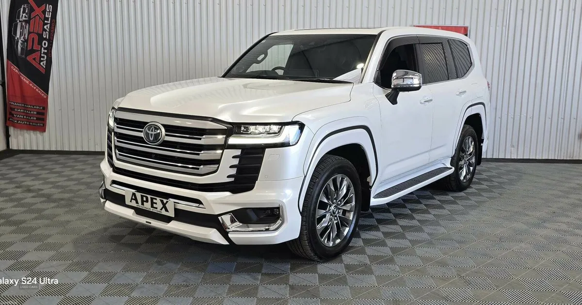 Toyota Land Cruiser LC300 DIESEL 2025 - Image 2