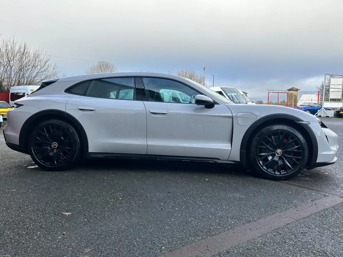 Porsche Taycan 2021 FULL ELECTRIC - Image 6