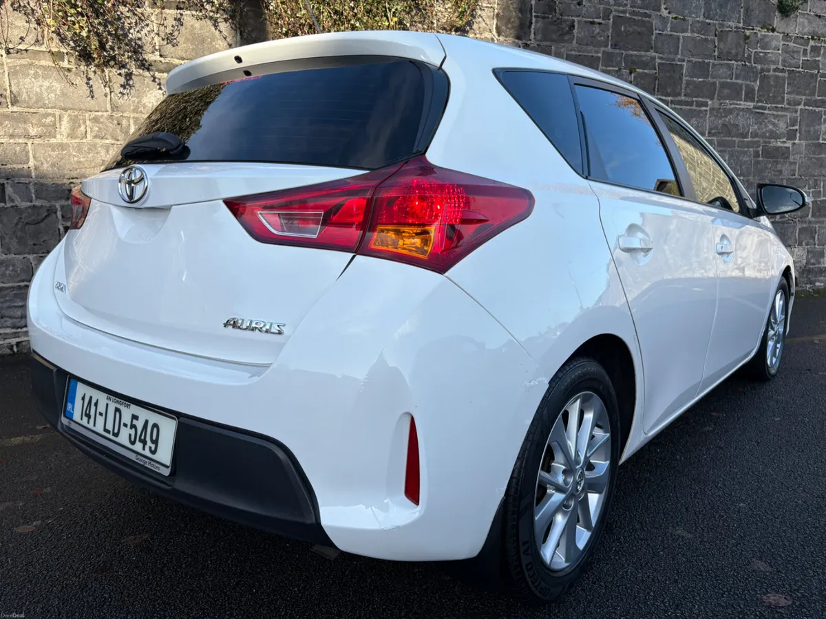 141 Toyota Auris 1.4D4D  FSH! Trade ins welcome! - Image 4
