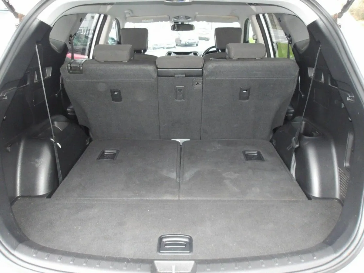 Hyundai Santa Fe 4X4 4WD 7 SEATER SPECIAL EDITION - Image 4