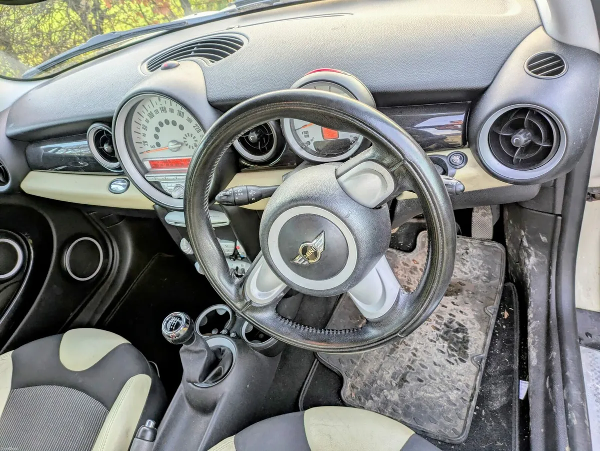 Mini Cooper 2010 - Image 3