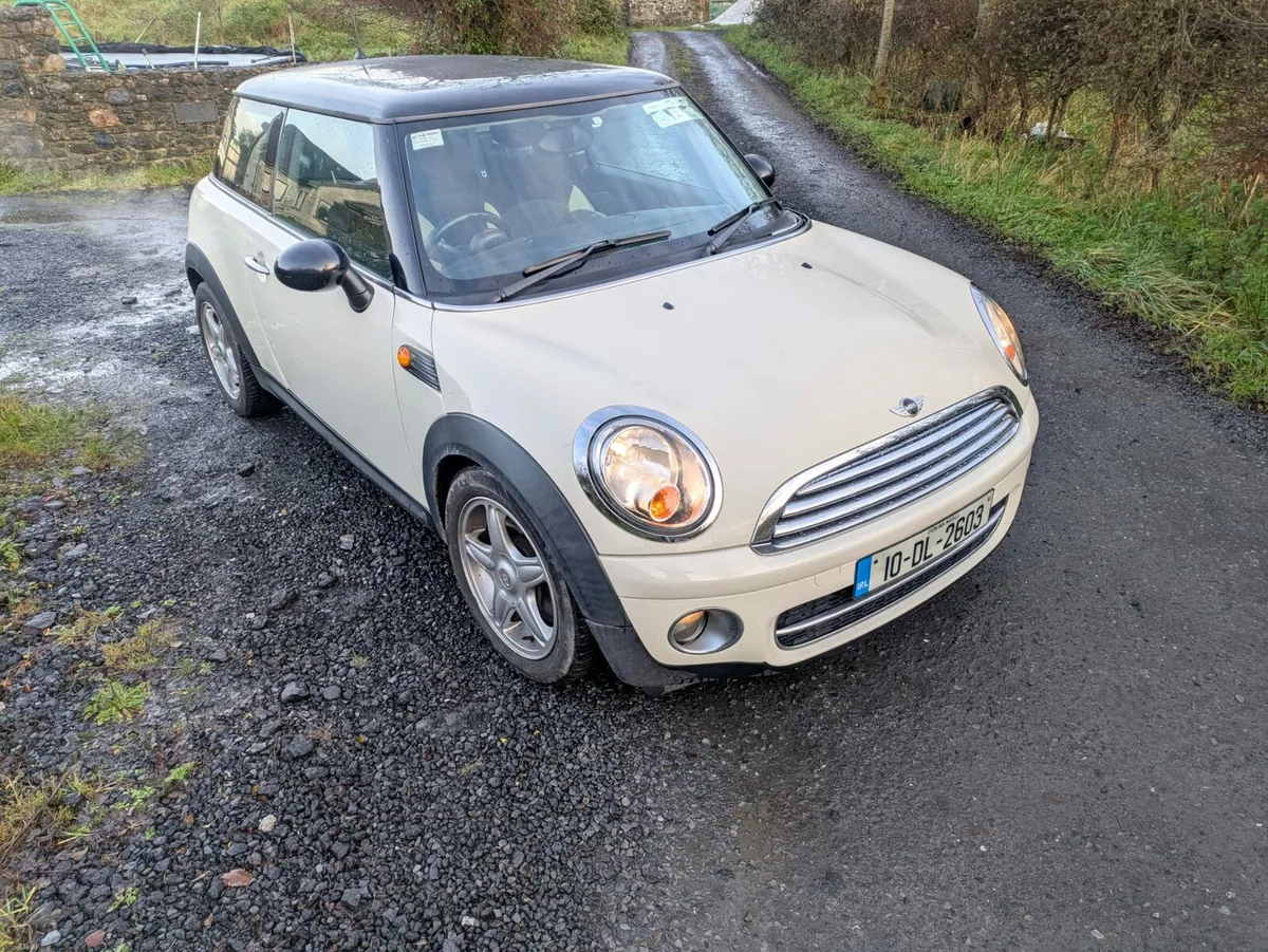 Mini Cooper 2010 - Image 1