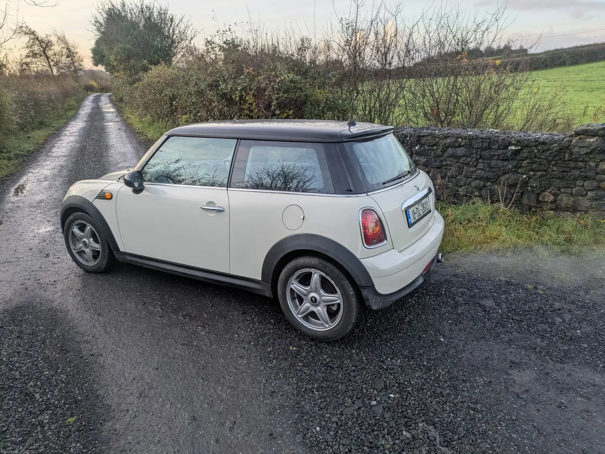Mini Cooper 2010 - Image 2