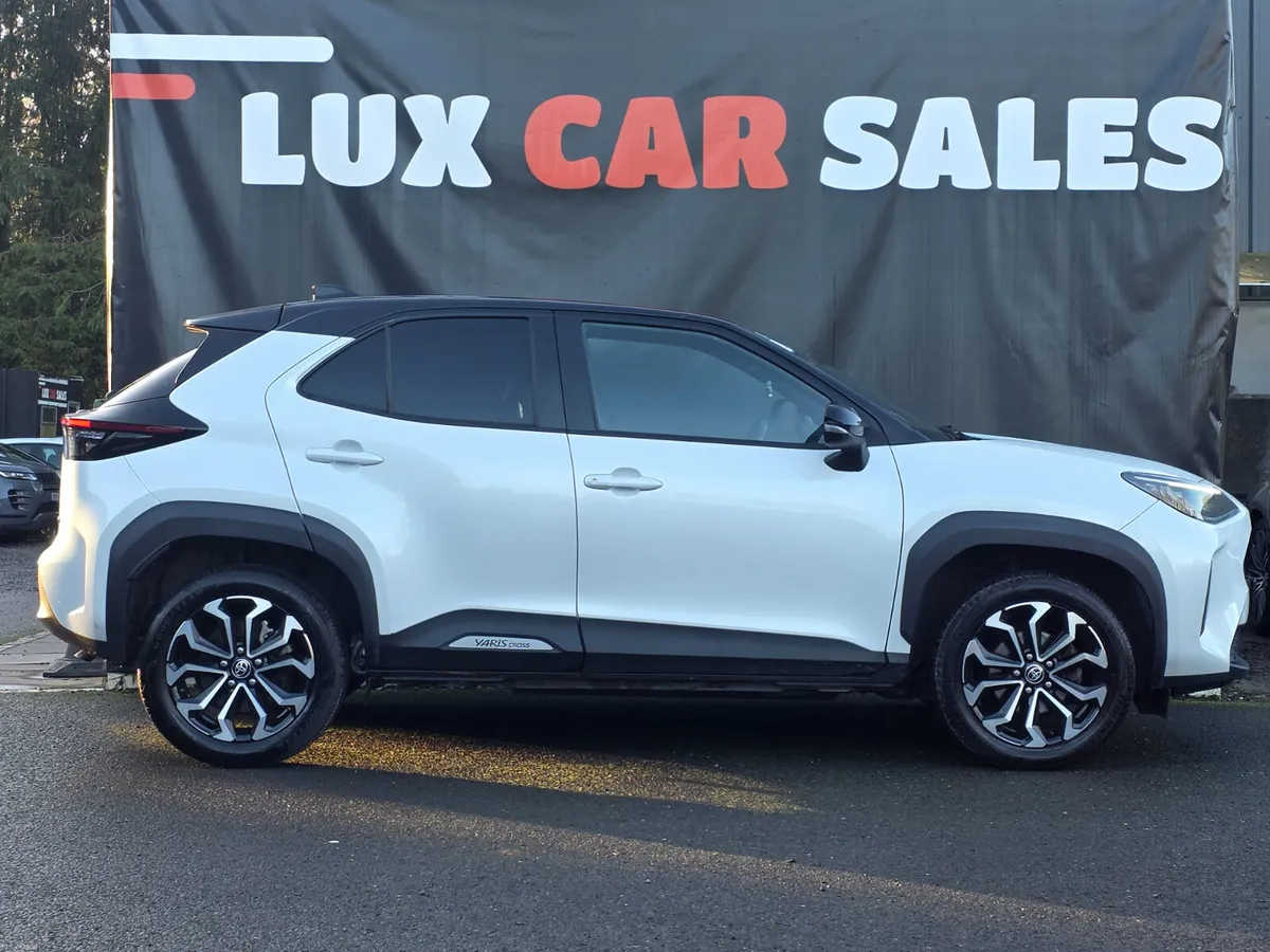 2023 Toyota Yaris Cross 1.5 HYBRID LUNA AUTOMATIC - Image 2