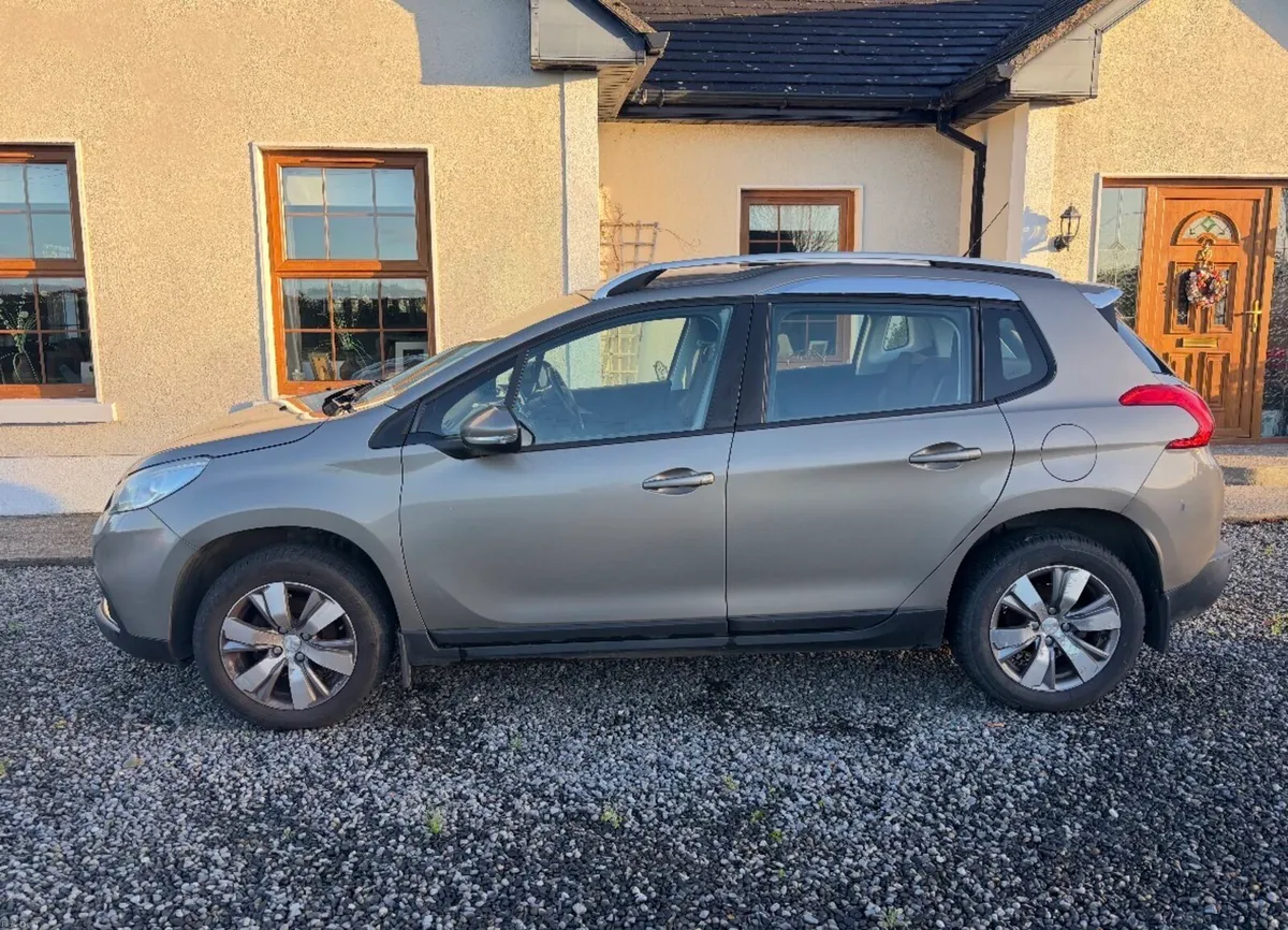 Peugeot 2008 SUV - Image 4