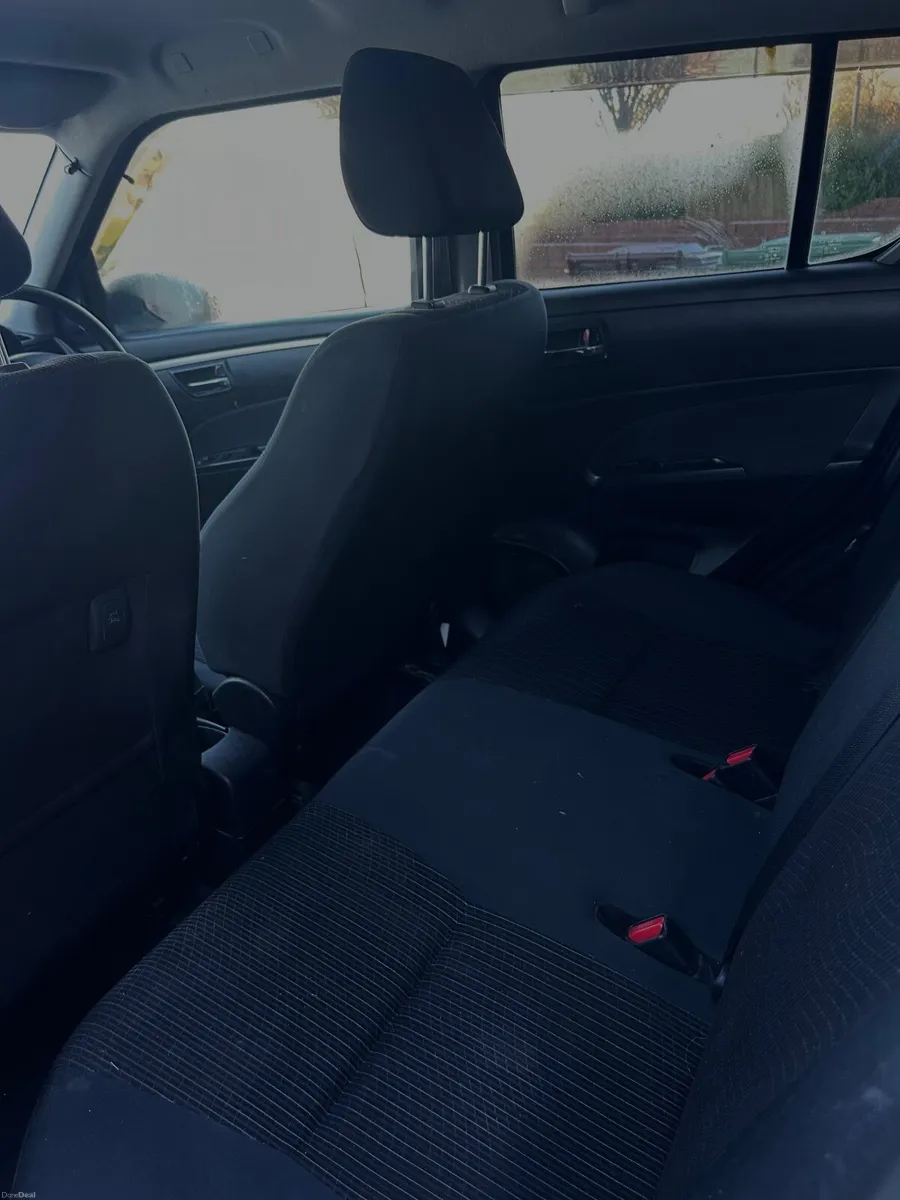 Suzuki Swift 2014  automatic CarPlay+reverse cam - Image 2