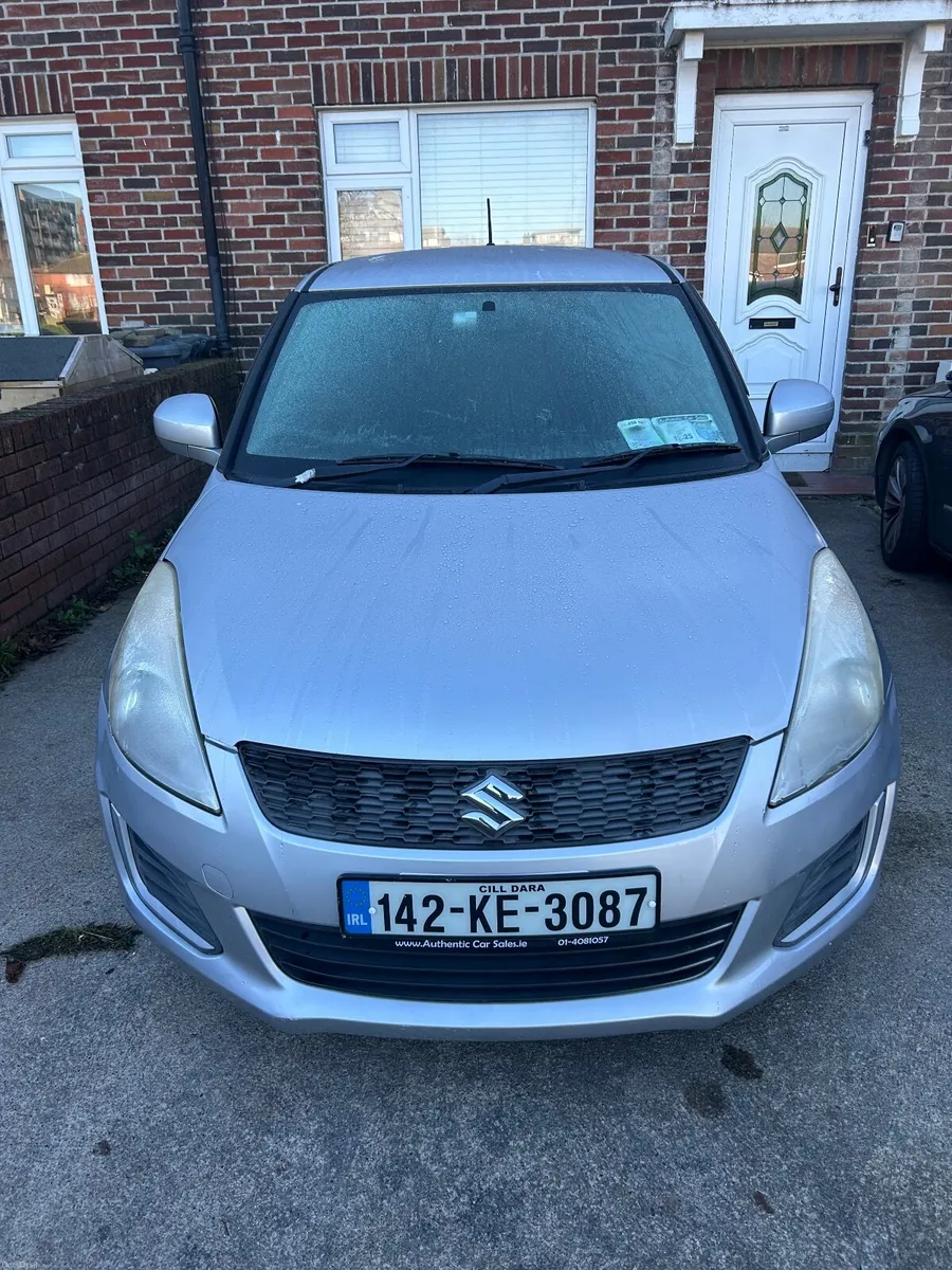 Suzuki Swift 2014  automatic CarPlay+reverse cam - Image 1