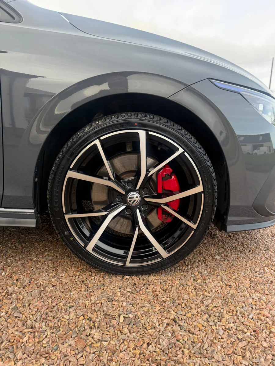 212 Volkswagen Golf GTE 245Bhp *WINTER PACK* - Image 3