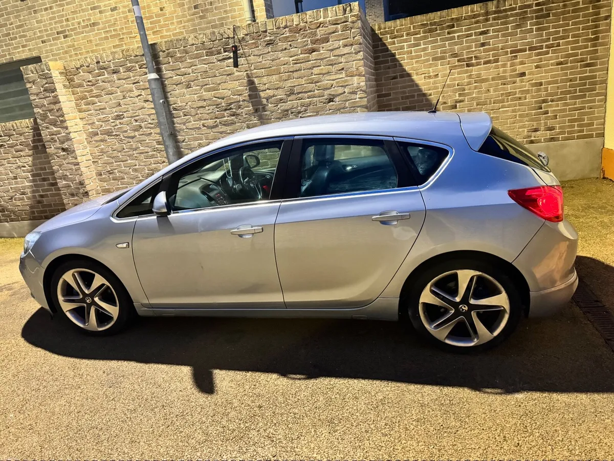 Vauxhall Astra 2015 - Image 2