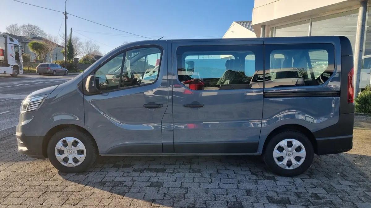 241 RENAULT TRAFIC  9 SEATER 13K MILES - Image 2