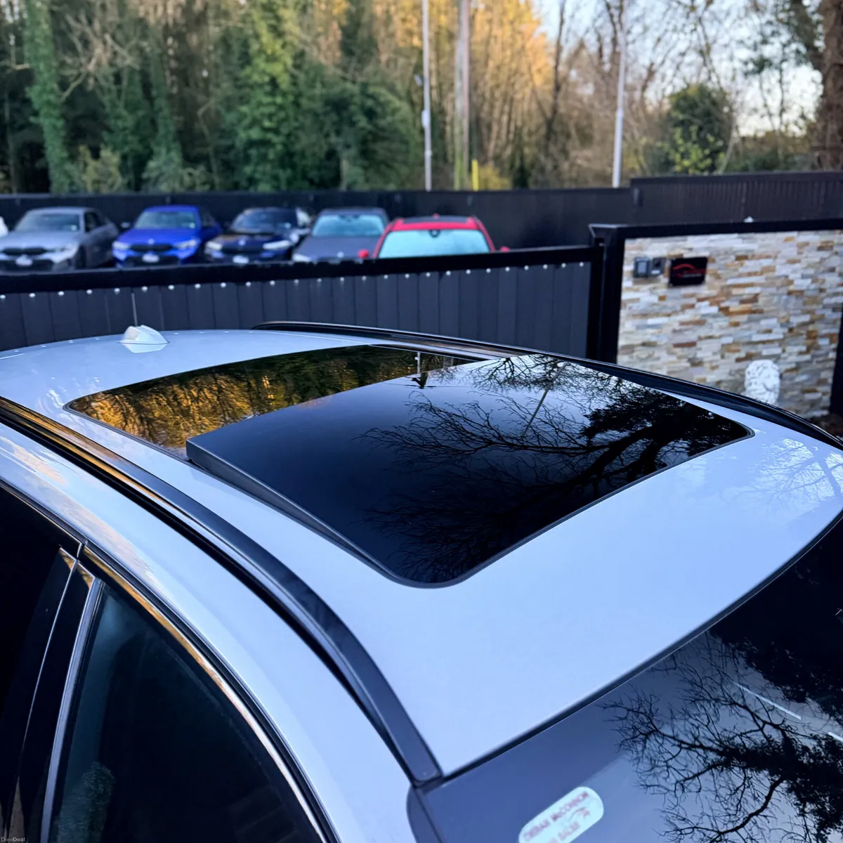 2023 (231) BMW 330e M-SPORT LCI TOURING PRO 290BHP - Image 4