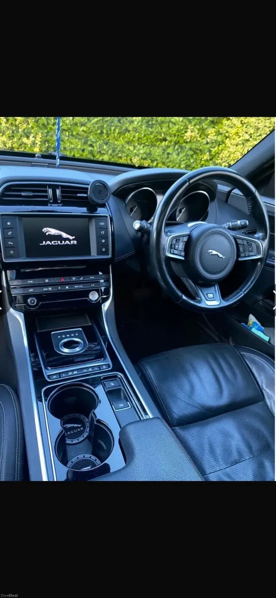 Jaguar XE 2015 - Image 4