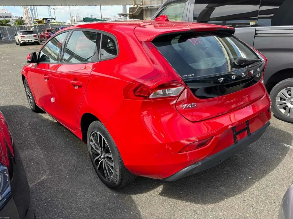 Volvo V40 FACTORY ALLOY WHEELS - CITY SAFETY - PAD - Image 2