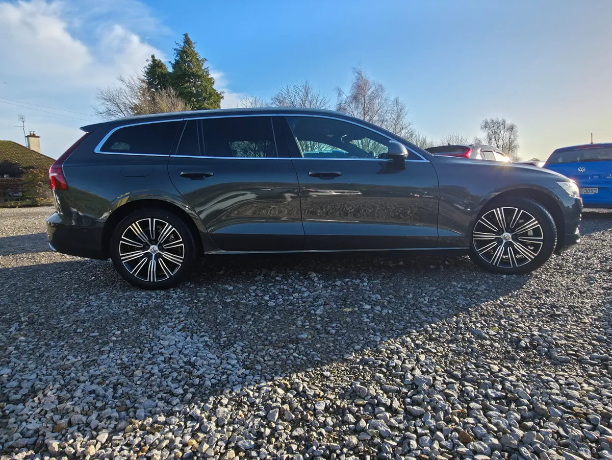 2021 Volvo V60 | B5 ­Inscription - Image 6