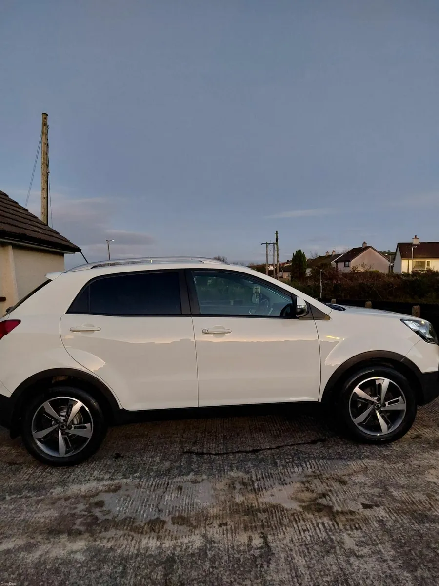 Ssangyong korando 2.2  ELX F.S.H Top Of The Range - Image 2