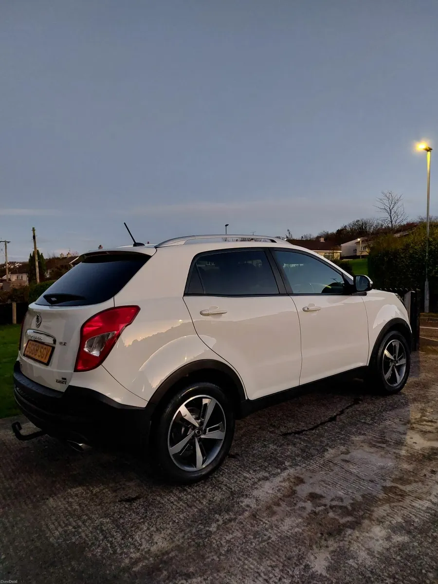 Ssangyong korando 2.2  ELX F.S.H Top Of The Range - Image 4
