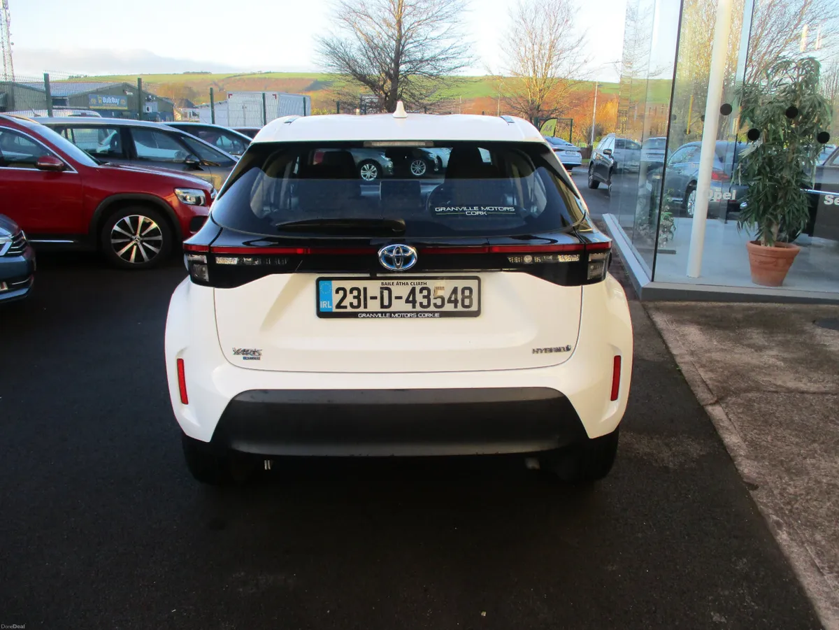Toyota Yaris Cross  HYBRID  2023 - Image 6