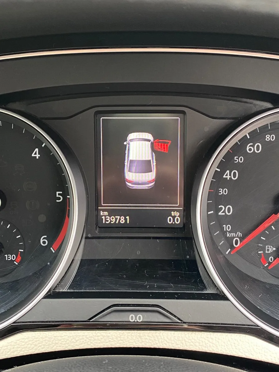 Volkswagen Passat 2015 - Image 2