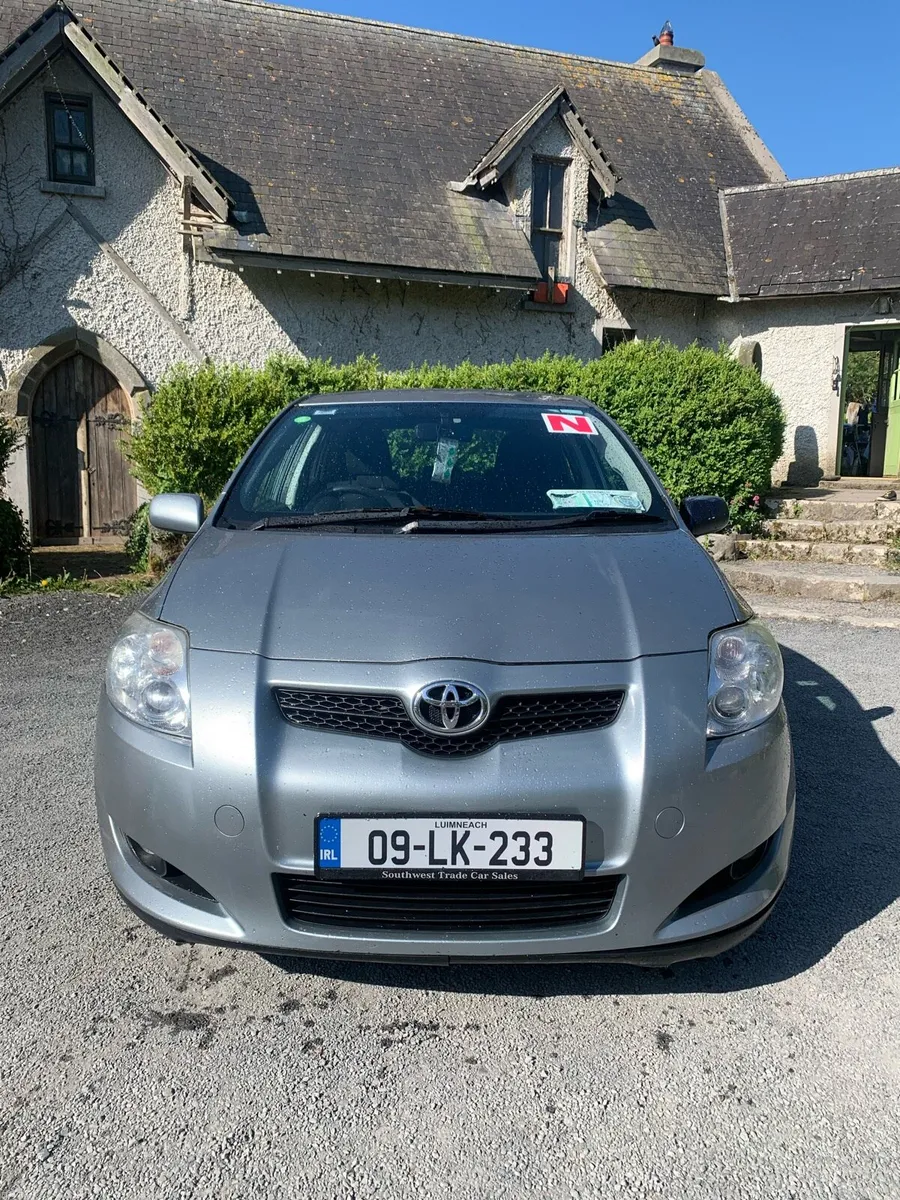 Toyota Auris 2009 - Image 2