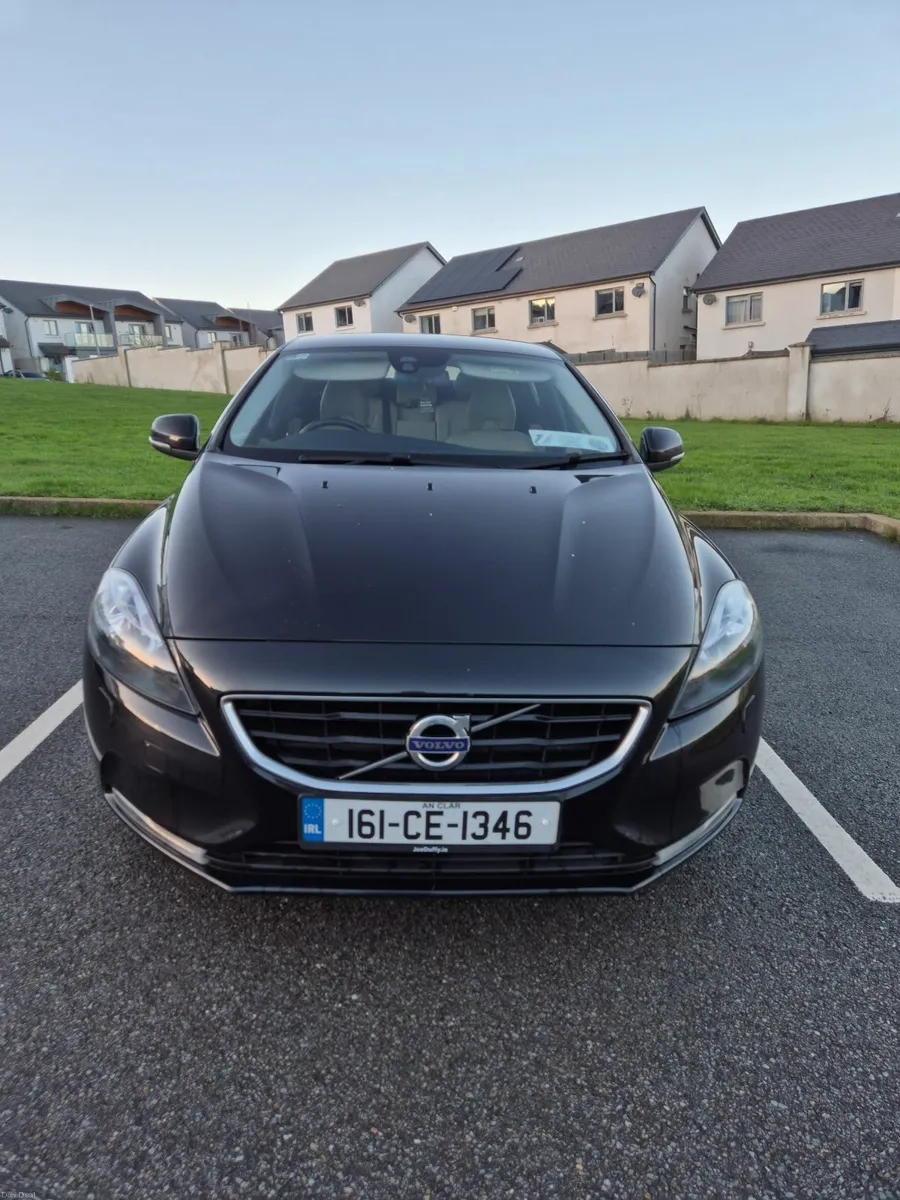Volvo V40 2016 - Image 2