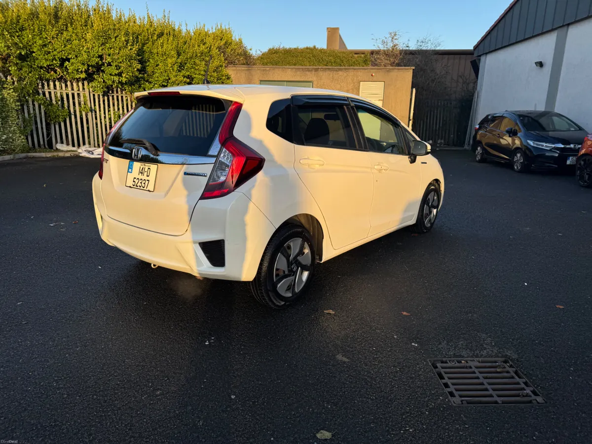 Honda Fit 2014 Automatic Hybrid 1.5 - Image 4