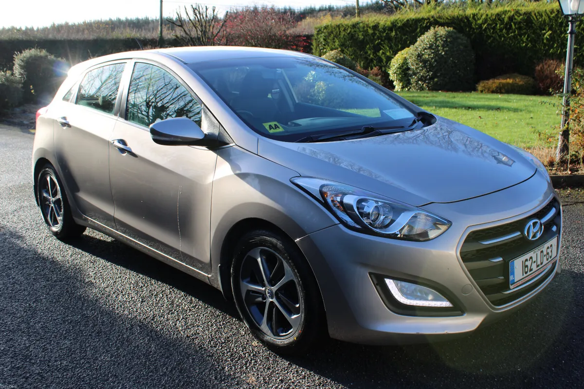 2016 (162) HYUNDAI i30 DELUXE 1.6 CRDI 5DR. - Image 1