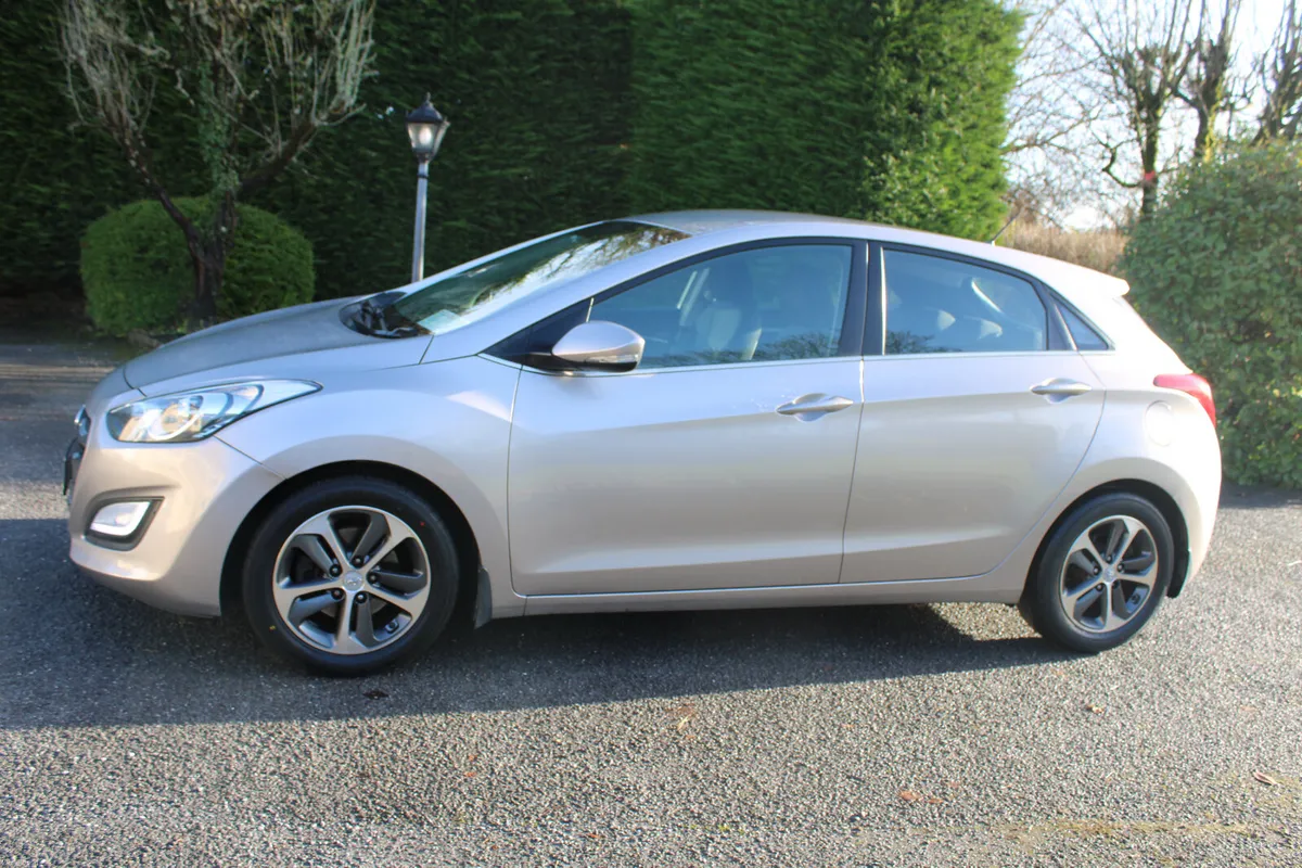 2016 (162) HYUNDAI i30 DELUXE 1.6 CRDI 5DR. - Image 4