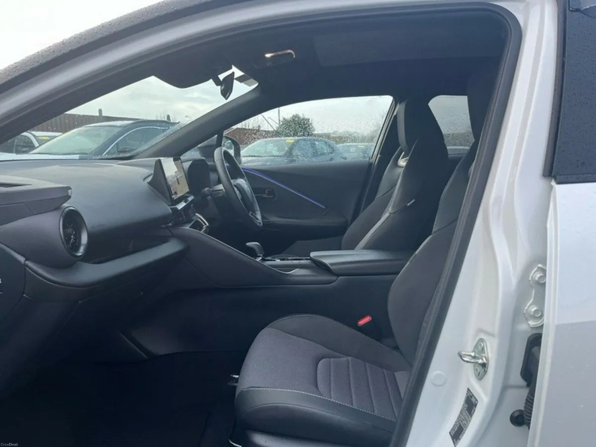 Toyota C-HR C-HR PHEV SOL - Image 6