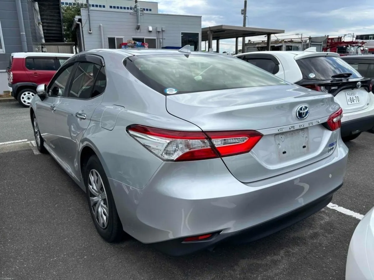 Toyota Camry HYBRID - REVERSE CAMERA - CRUISE CONT - Image 2