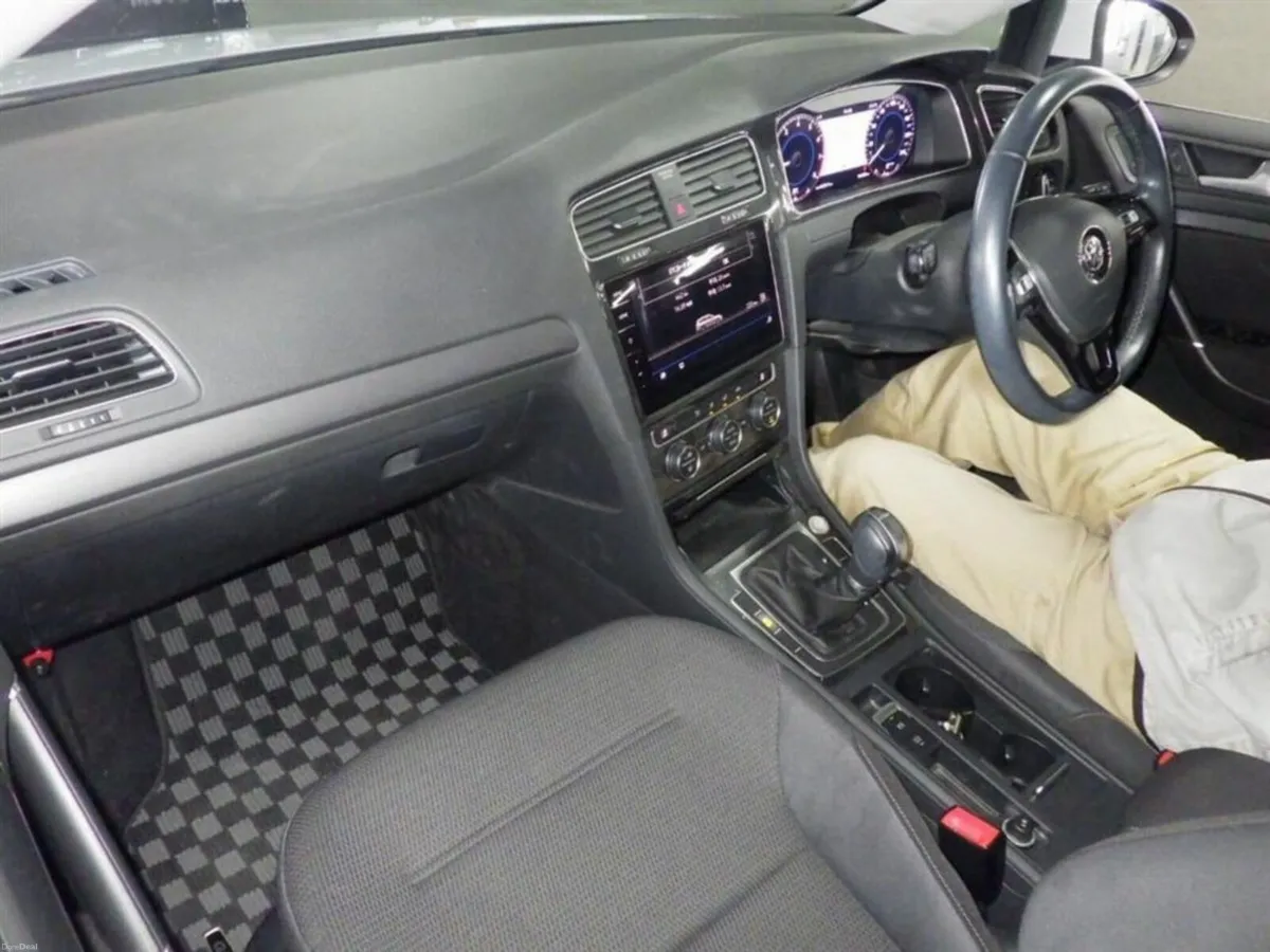 Volkswagen Golf FACTORY ALLOYS - REVERSE CAMERA - - Image 3