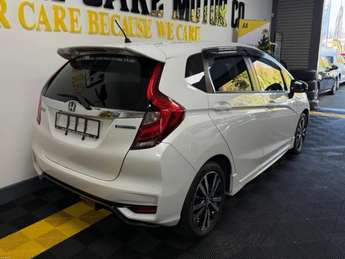Honda Fit 2018 Honda Fit 1.5 Hybrid - Image 4