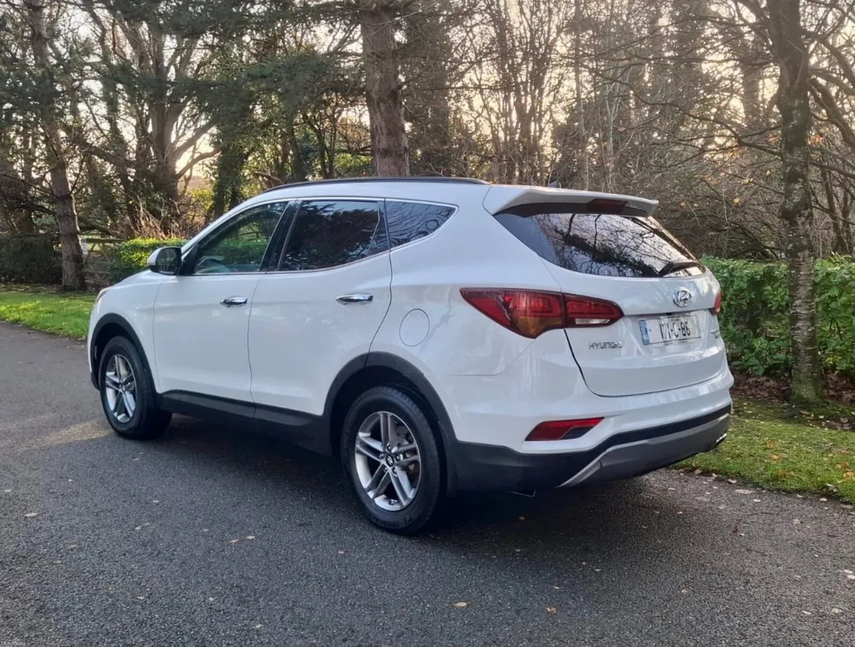 Hyundai Santa Fe 2017 7 Seater NCT 2/27 - Image 2