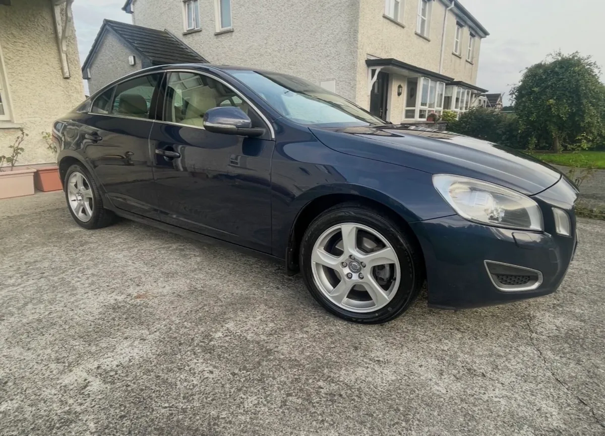 Volvo s60 Se Lux NCT Jul 26 - Image 2