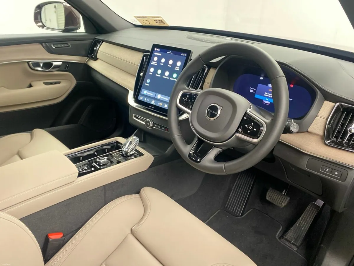 Volvo XC90 XC90 Plus with 21inch alloys in Mulberr - Image 6