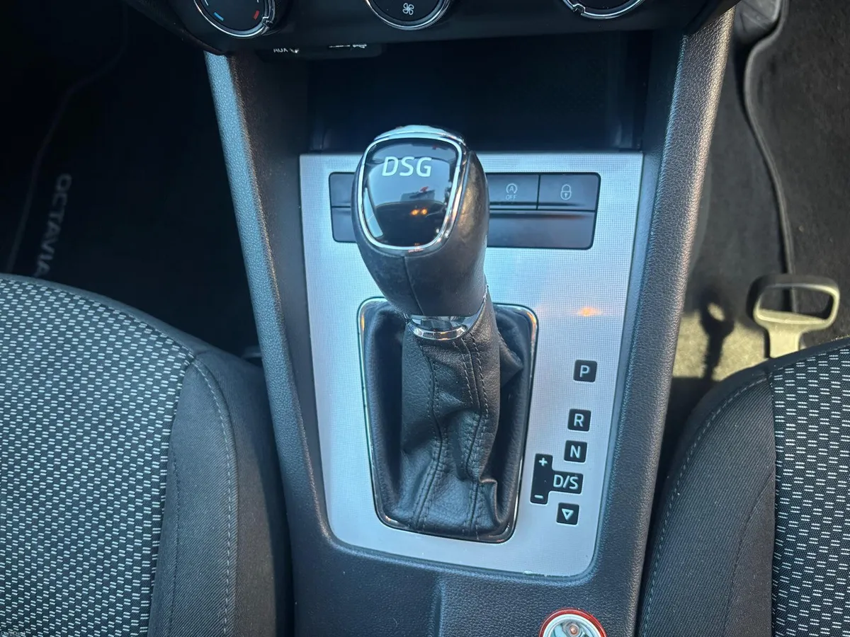 Skoda Octavia 2017  AUTOMATIC  DIESEL - Image 4