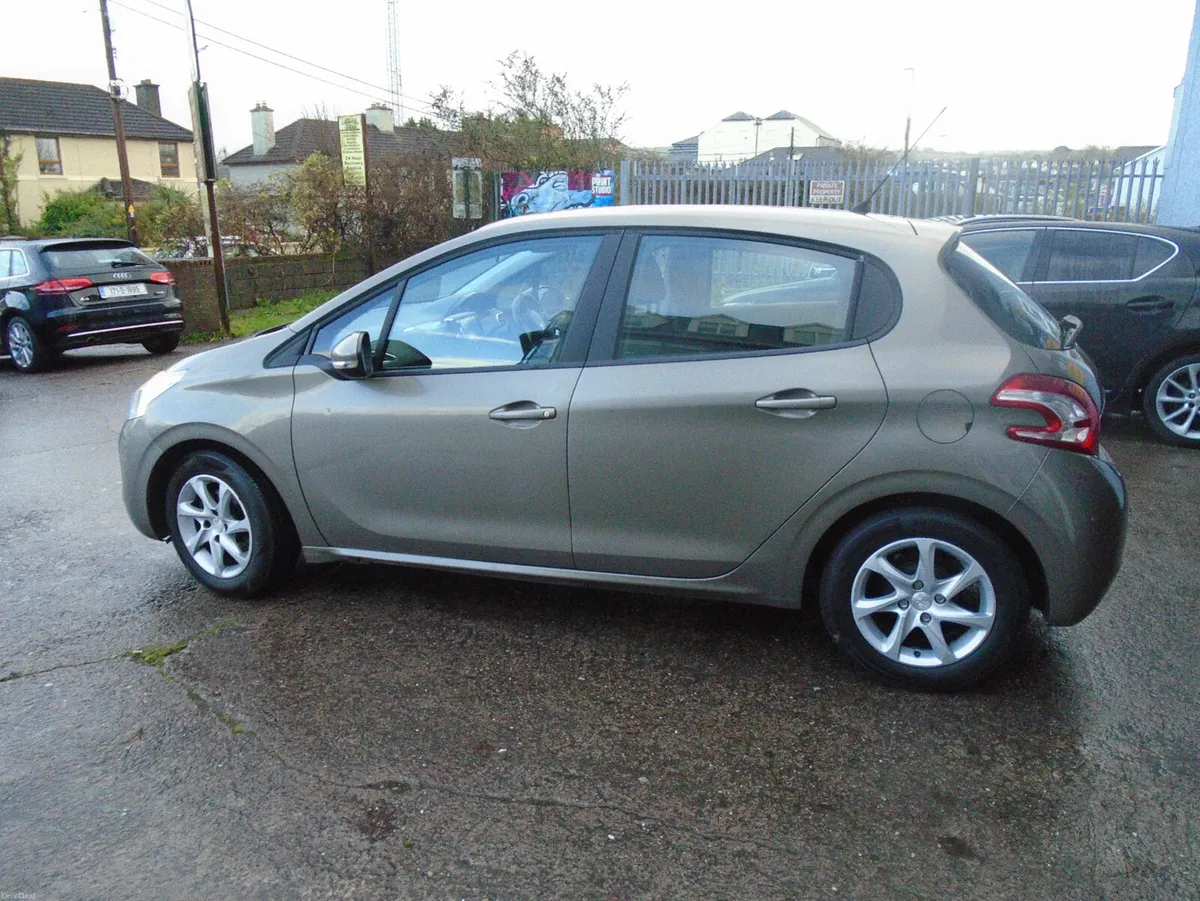 Peugeot 208 2013 LOW KMS - Image 4