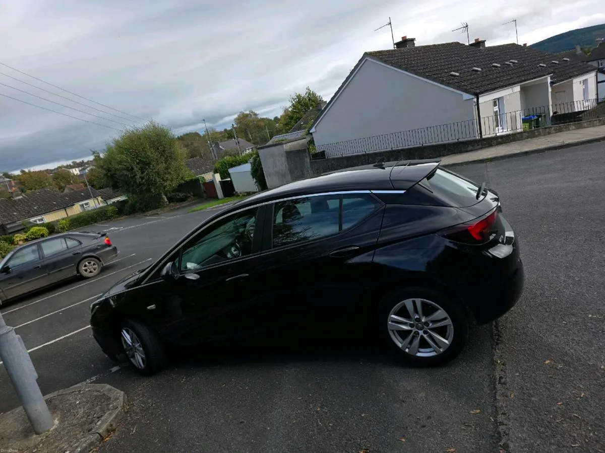 Opel astra 2017 1.6diesel new nct 05/27 tax 08/26 - Image 4
