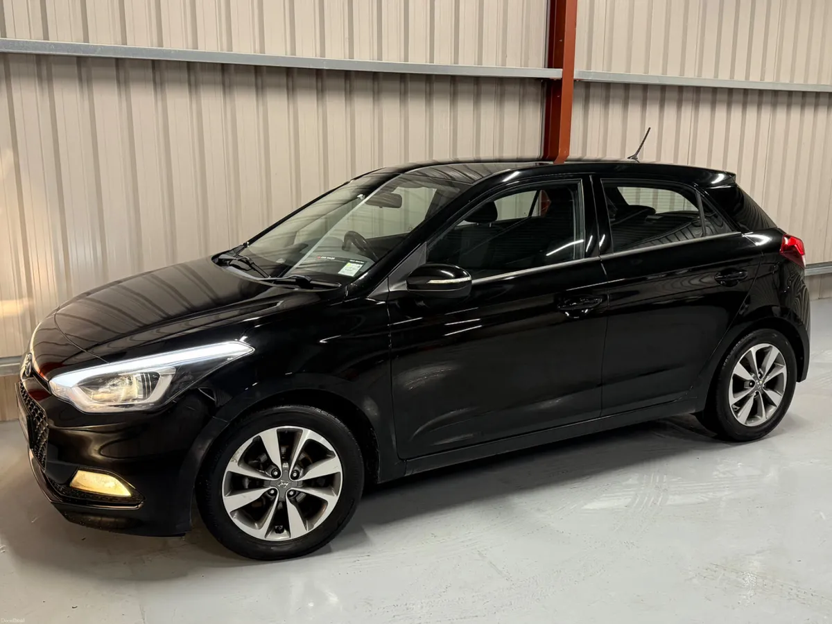 2017 Hyundai i20 1.2 Deluxe - Image 2