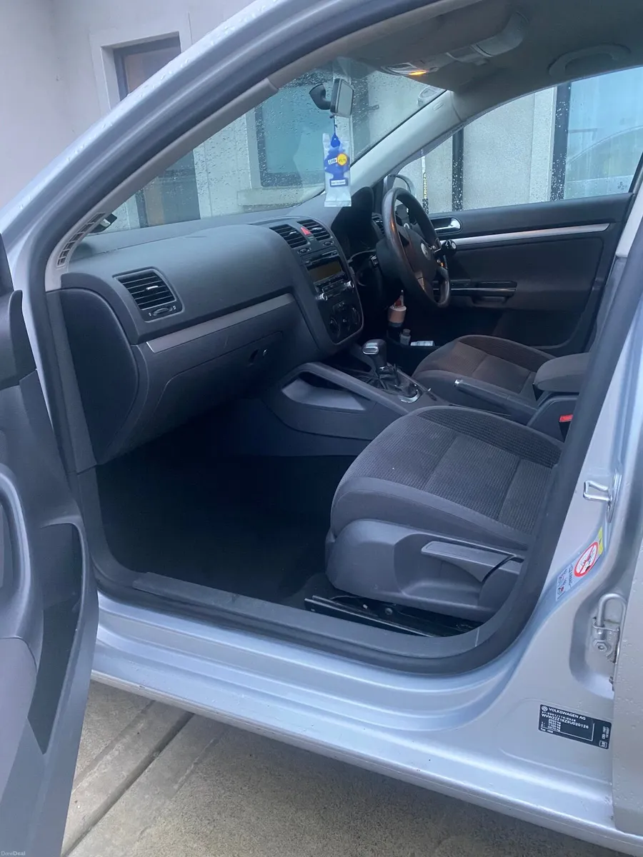 Volkswagen Jetta 2009 - Image 3