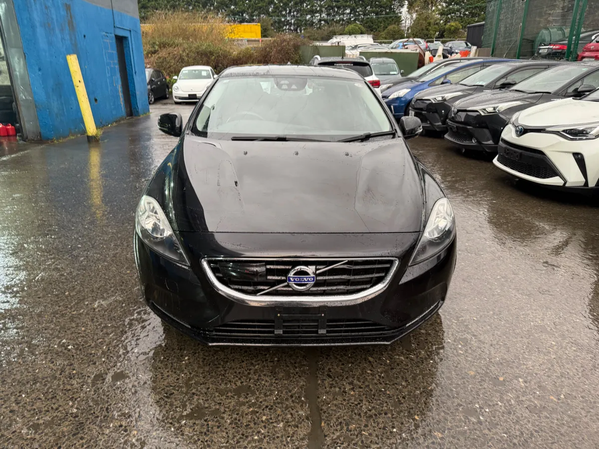 2014 Volvo V40 Automatic T4 - Image 3