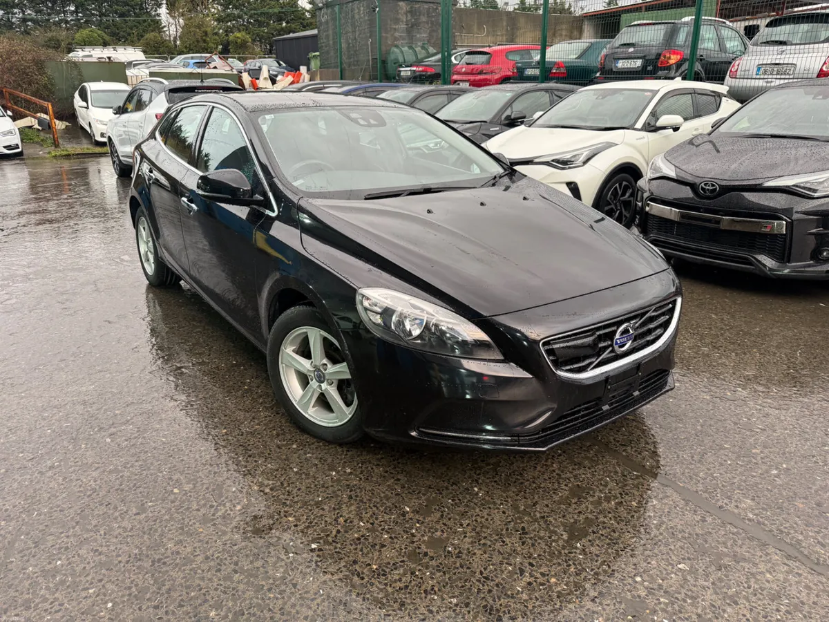 2014 Volvo V40 Automatic T4 - Image 2