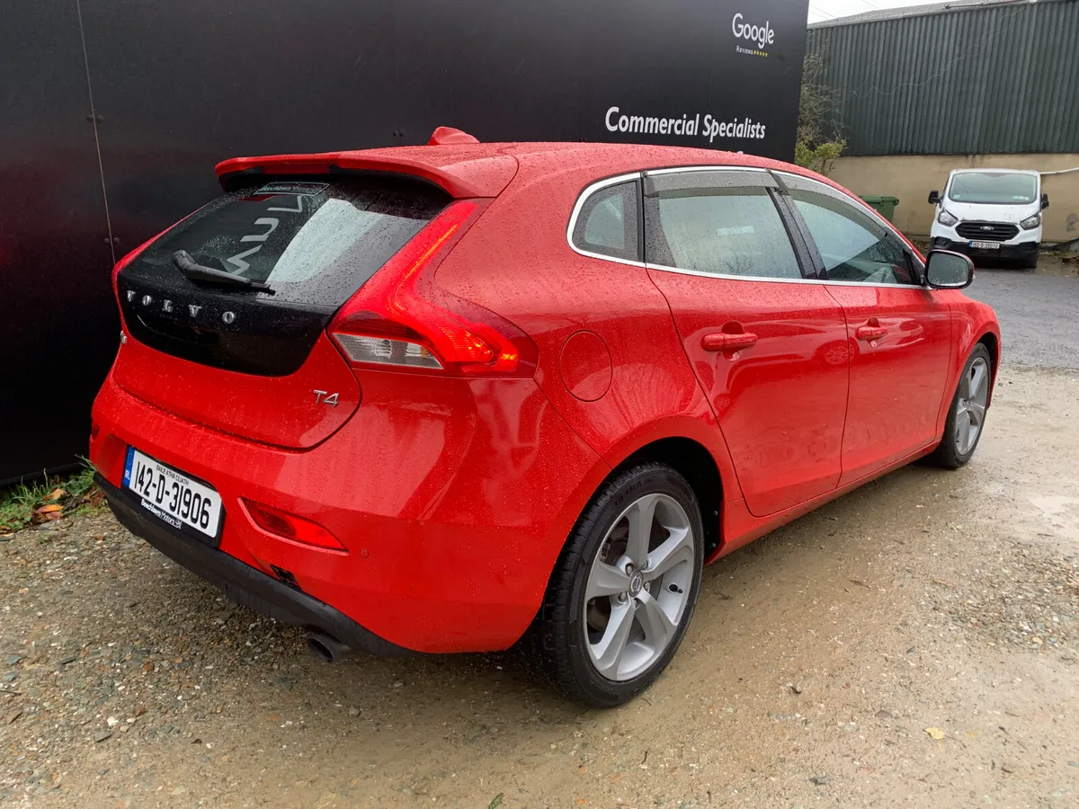 VOLVO V40 1.6 T4 180 BHP AUTO R-DESIGN - Image 3
