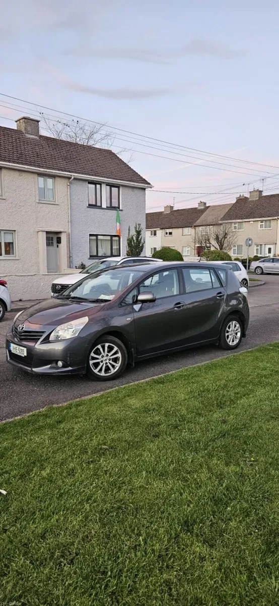 Minivan Toyota Verso.NCT 08/26 - Image 3