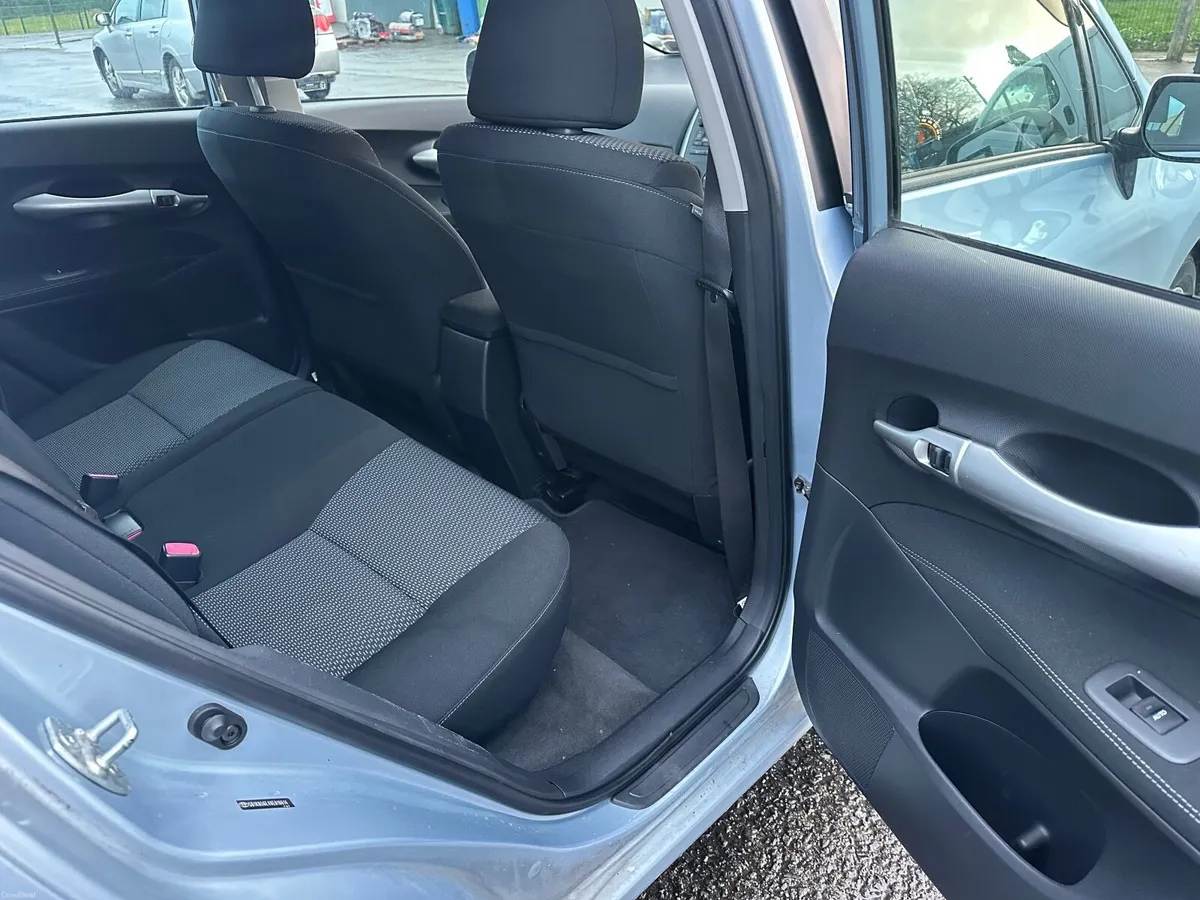 Toyota Auris 2011 Automatic - Image 4