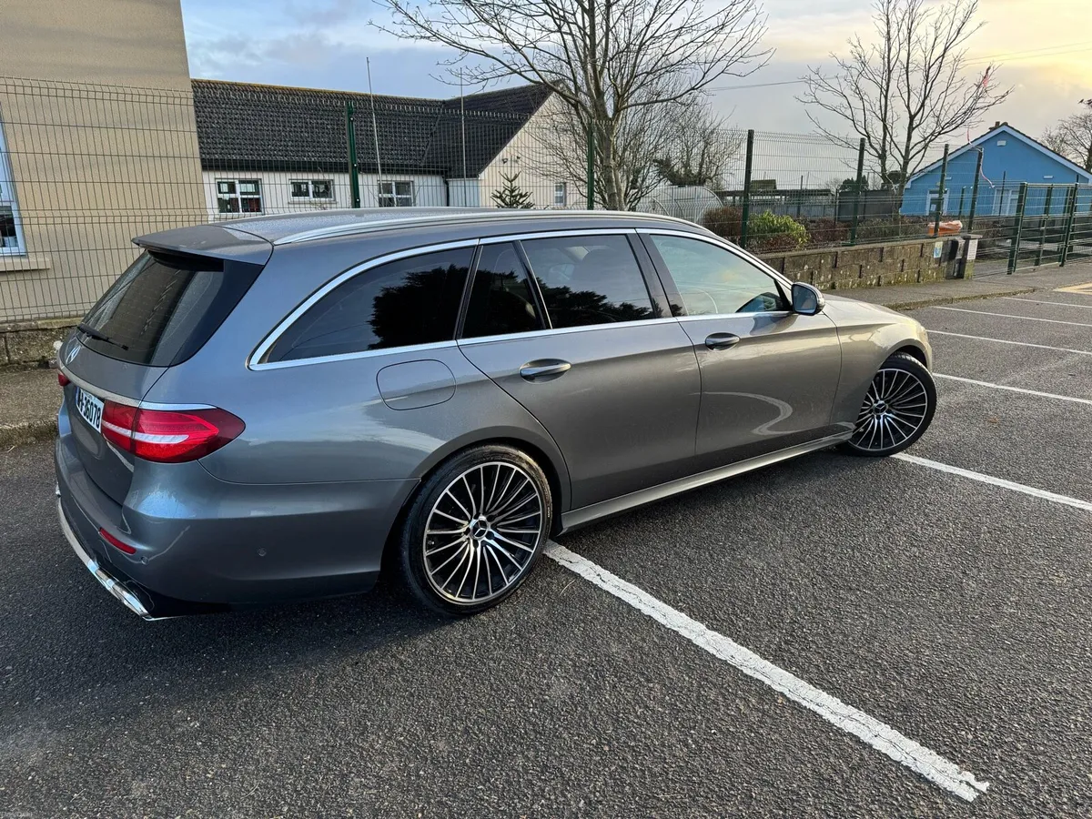 E-class 220d 2018 7 seats - Image 4