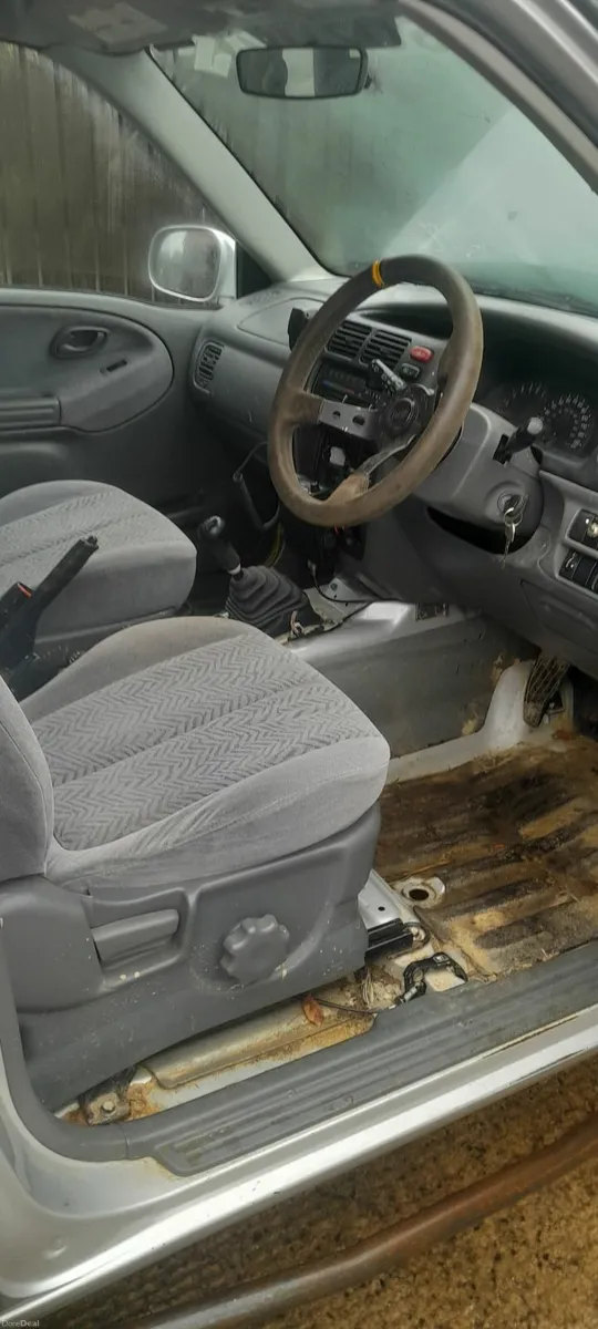 Suzuki Grand Vitara 2002 - Image 4