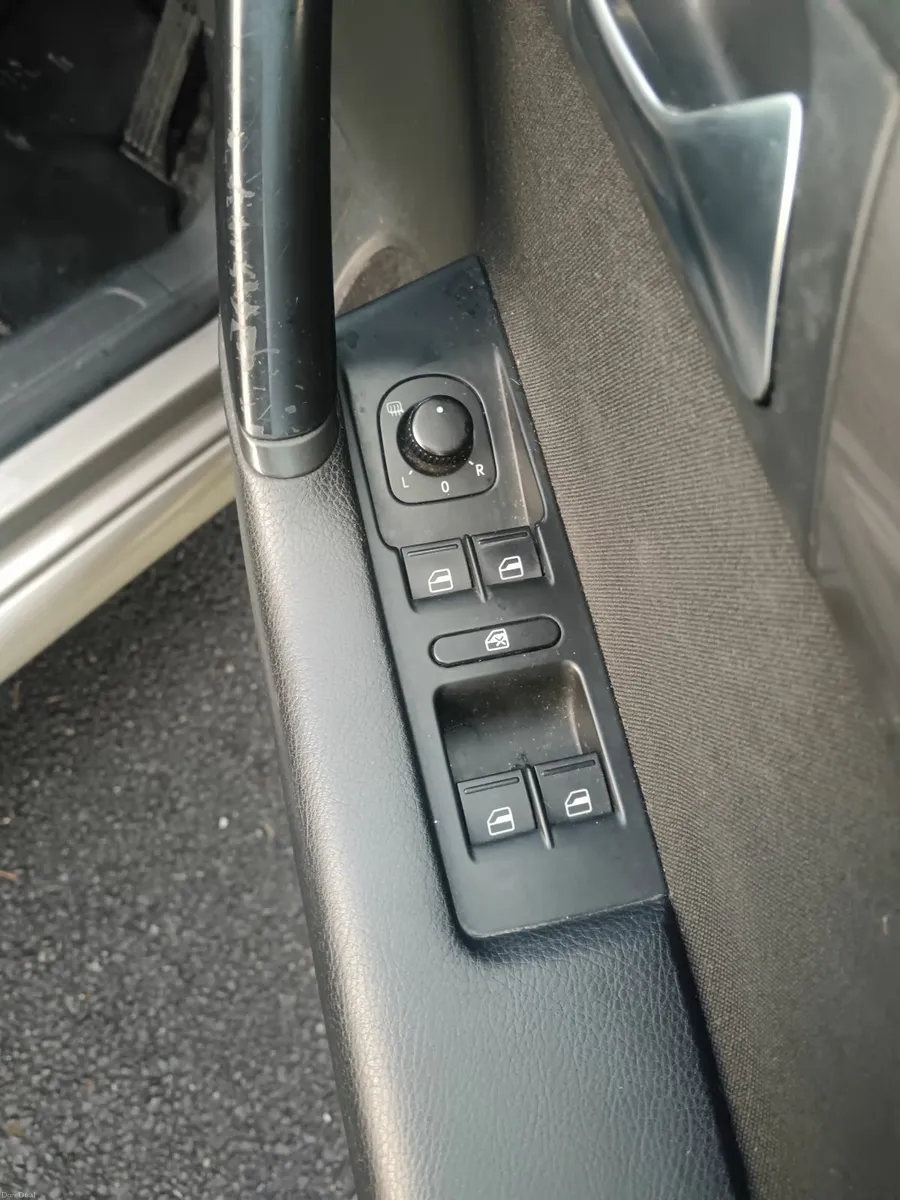 Volkswagen Passat 2012 - Image 4