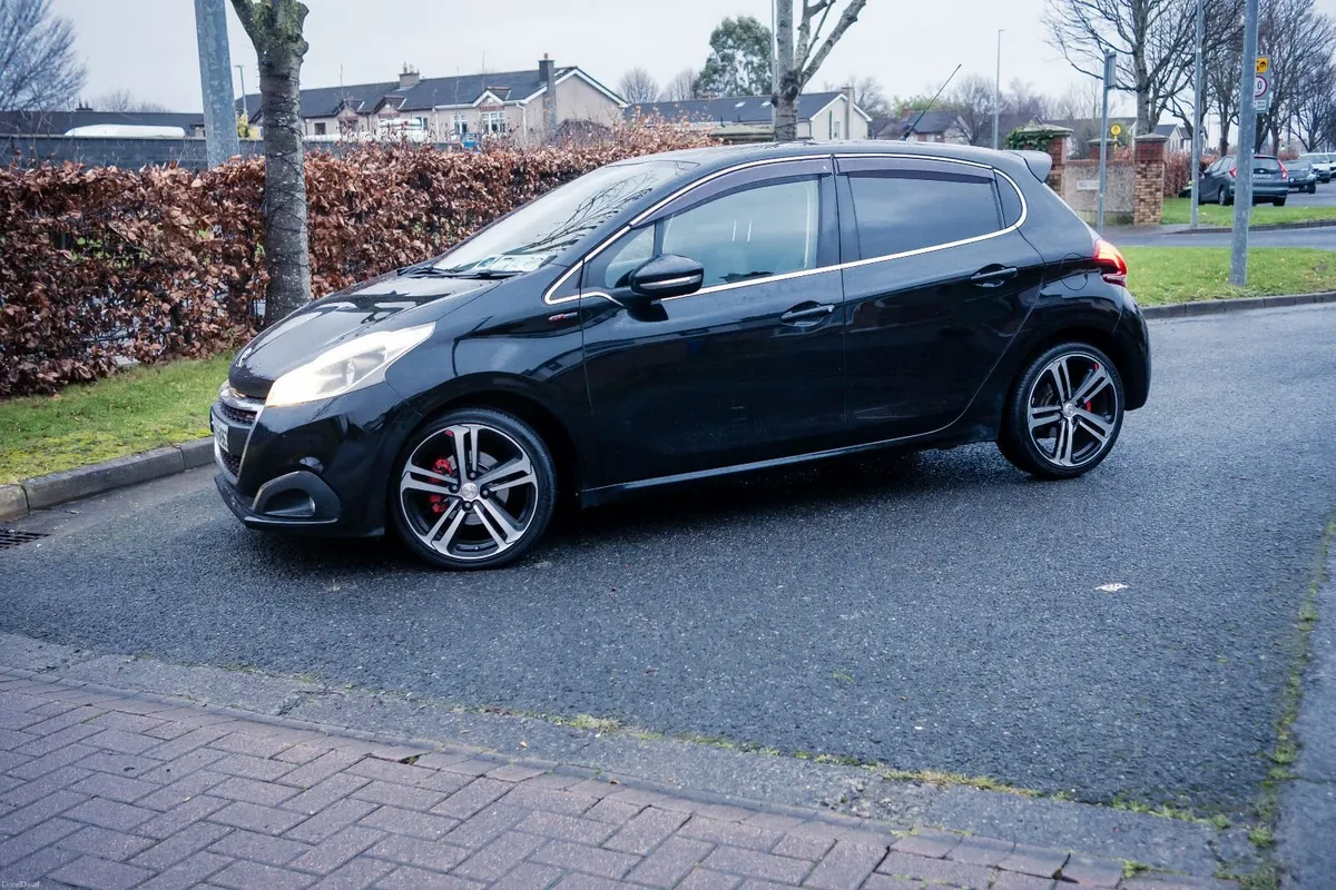 Peugeot 208 2016 - Image 1